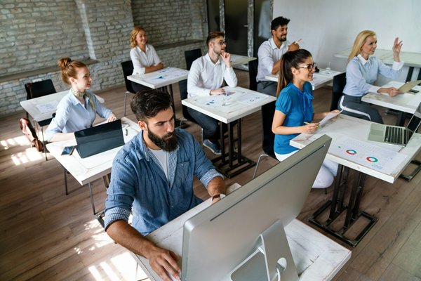 Devenir formateur pour adultes : votre parcours en 5 étapes