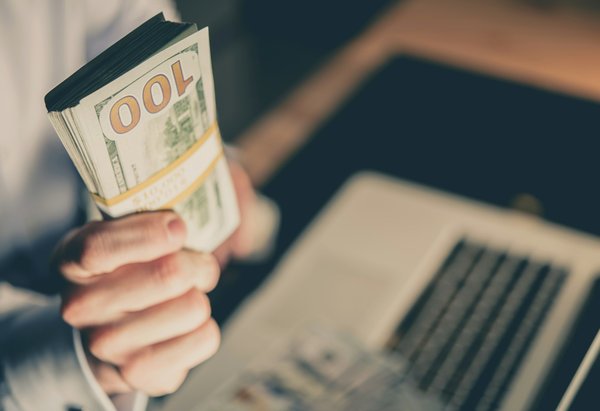 Comprendre le salaire brut net : simulateur en ligne gratuit